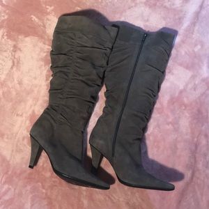 Kenneth Cole Grey Suede Boots